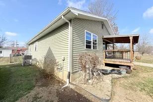 1413 McKinley Street S, Harrisburg, IL 62946 - Photo 2