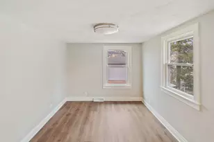 1020 Woodlawn Ave, Waukegan, IL 60085 - Photo 8