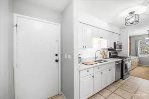 2928 Roberts Dr, Woodridge, IL 60517 - Photo 2