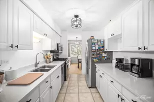 2928 Roberts Dr, Woodridge, IL 60517 - Photo 4