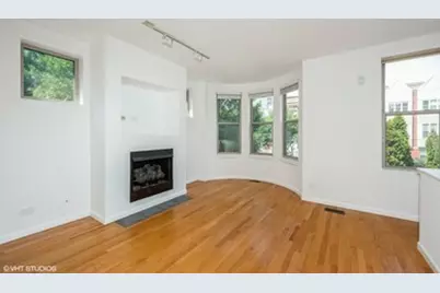 730 W Eastman Street, Chicago, IL 60610 - Photo 2