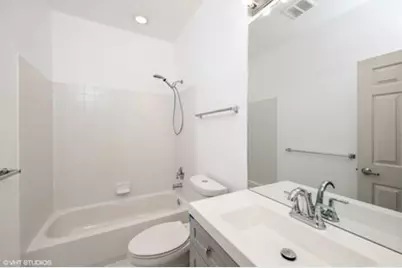 730 W Eastman Street, Chicago, IL 60610 - Photo 8