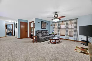 1707 N 2479th Rd, Ottawa, IL 61350 - Photo 4