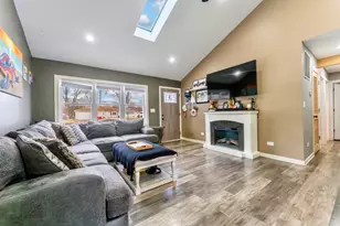 847 Foran Ln, Aurora, IL 60506 - Photo 6