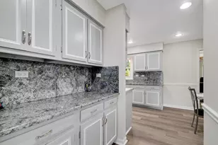 2043 Spring Green Dr, Wheaton, IL 60189 - Photo 10