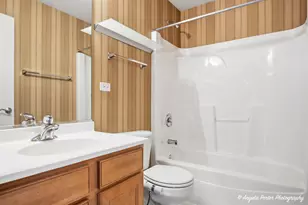 228 Station Park Cir, Grayslake, IL 60030 - Photo 14