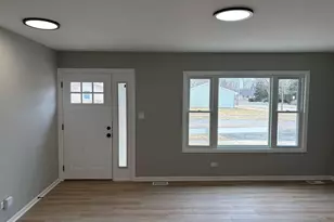 8124 Kensington Ln, Hanover Park, IL 60133 - Photo 2