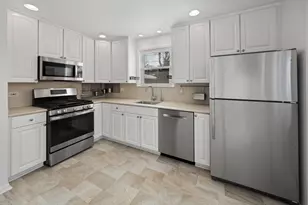 41 Hackberry Ln, Glenview, IL 60025 - Photo 2