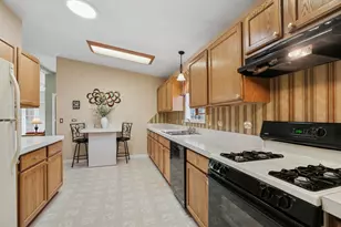 2611 Maywood Ct, Grayslake, IL 60030 - Photo 12