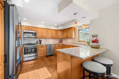 6828 Kincaid Court, Woodridge, IL 60517 - Photo 8