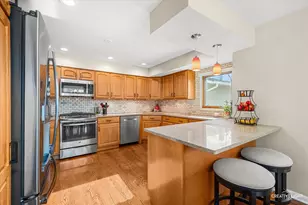 6828 Kincaid Ct, Woodridge, IL 60517 - Photo 8