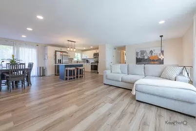 818 Brentwood Court, Schaumburg, IL 60193 - Photo 4