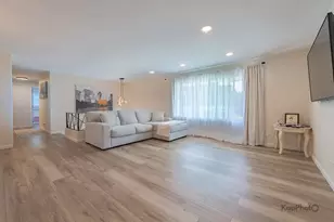 818 Brentwood Ct, Schaumburg, IL 60193 - Photo 6