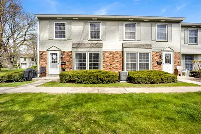1678 Trowbridge Court #B, Wheaton, IL 60189 - Photo 1