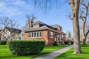 902 S Crescent Ave, Park Ridge, IL 60068 - Photo 1
