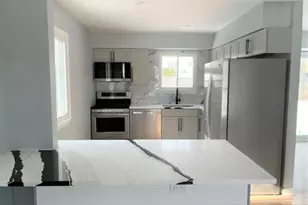 28 Chaucer Ln, Streamwood, IL 60107 - Photo 2