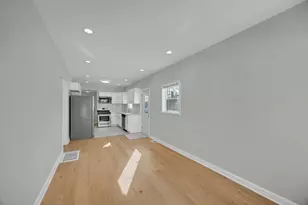 629 E 154th St, Phoenix, IL 60426 - Photo 4