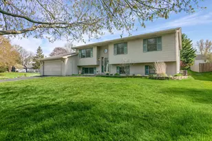 3505 W Beach Dr, McHenry, IL 60050 - Photo 2
