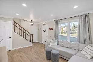 1215 Robin Dr, Carol Stream, IL 60188 - Photo 4