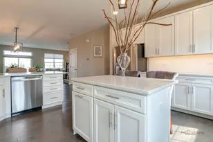 543 Cimmaron Cir, Crystal Lake, IL 60012 - Photo 4