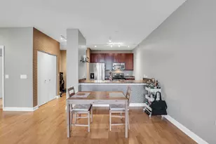 100 E 14th St, Chicago, IL 60605 - Photo 10