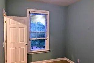 3926 W Byron St, Chicago, IL 60618 - Photo 8