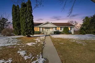 360 Knoll Rd, Belvidere, IL 61008 - Photo 2