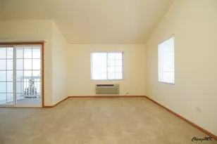 917 Silverstone Dr, Carpentersville, IL 60110 - Photo 2