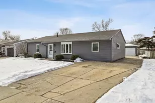 416 Concord Dr, Streamwood, IL 60107 - Photo 2