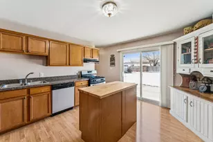 416 Concord Dr, Streamwood, IL 60107 - Photo 6