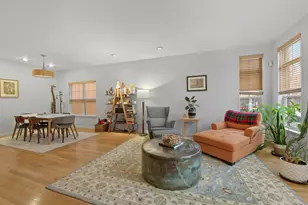 335 W Evergreen Ave, Chicago, IL 60610 - Photo 2