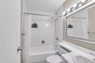 211 E Ohio St, Chicago, IL 60611 - Photo 12