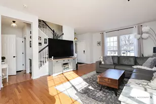 451 W Waterbury Dr, Round Lake, IL 60073 - Photo 4