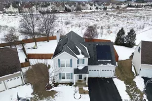 451 W Waterbury Dr, Round Lake, IL 60073 - Photo 2