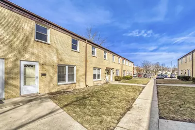 822 Colonial Drive #B, Wheeling, IL 60090 - Photo 1