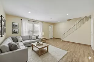 822 Colonial Dr, Wheeling, IL 60090 - Photo 4