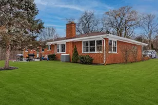 25575 N Fairfield Rd, Hawthorn Woods, IL 60047 - Photo 2