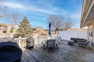 2422 Stonewall Ave, Woodridge, IL 60517 - Photo 24