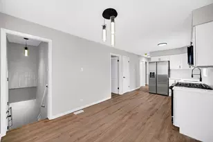 2250 E 92nd Pl, Chicago, IL 60617 - Photo 14