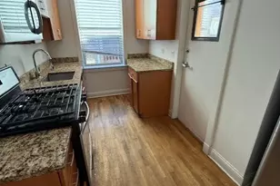 2139 W Lunt Ave, Chicago, IL 60645 - Photo 2