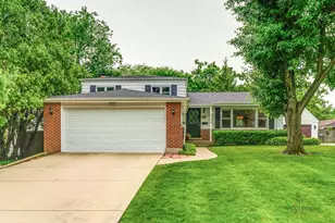 783 Greenbriar Ln, Lake Forest, IL 60045 - Photo 2