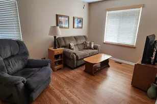 328 Wellington Ave, Elk Grove Village, IL 60007 - Photo 12