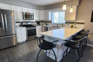 328 Wellington Ave, Elk Grove Village, IL 60007 - Photo 2