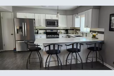 328 Wellington Avenue, Elk Grove Village, IL 60007 - Photo 4