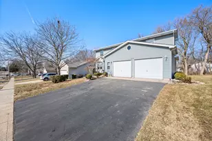 336 Panama Ave, Hampshire, IL 60140 - Photo 2