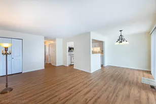 1321 7 Pines Rd, Schaumburg, IL 60193 - Photo 4