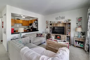 29 N Macgillis Dr, Round Lake, IL 60073 - Photo 8