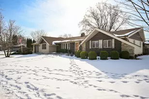 1727 Warwick Ln, Schaumburg, IL 60193 - Photo 2