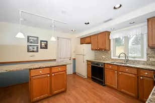 1727 Warwick Ln, Schaumburg, IL 60193 - Photo 14