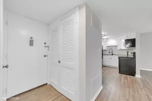 100 Deborah Ln, Wheeling, IL 60090 - Photo 10